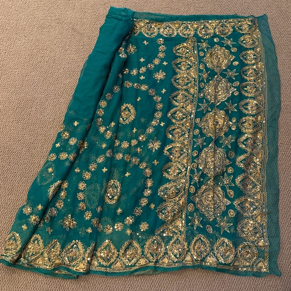 Vintage Saree - Picture 1 of 4
